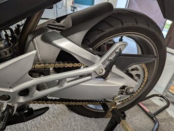 Suzuki GSR 600 - 10