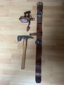 Stará hasičská sekera v koženém pouzdře - 10