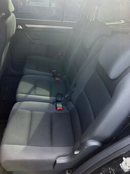 Volkswagen Touran 1.6 TDI 2011 7 místný - 10