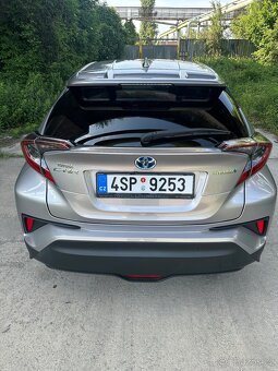 Toyota C-HR Hybrid 1.8 e-CVT, r. 2019 – perfektní stav, spol - 10