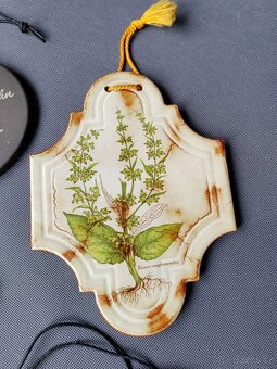 Sada keramických dekorativních plaket s rostlinným motivem - 10