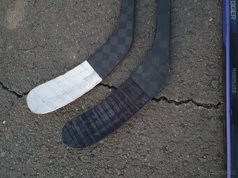 Hokejky CCM Tacks AS-V, Ribcor 7, 8 Pro. Prava strana R - 10