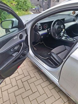 Mercedes Benz E 220D 143 Kw, 4MATIC - 10
