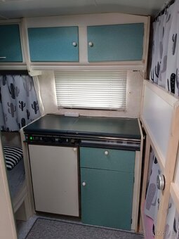 Karavan Caravelair Corail 330 pro 4 osoby - 10