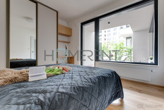 Pronájem moderně zařízeného bytu 2+kk (54,6 m²) s předzahrád - 10