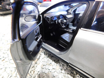 model auta Mercedes GLA 1:18 - 10