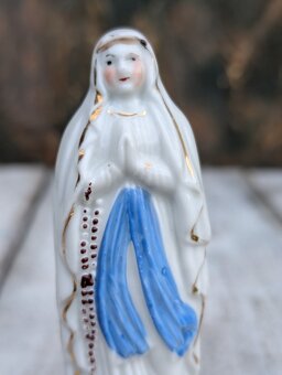Vintage porcelánová malá soška, madona ND de Lourdes. - 10
