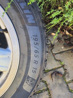 Prodám alu kola s pneu na AUDI 80 r.15 - 10
