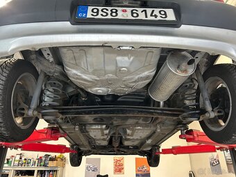 Toyota Yaris 1.0vvti bez koroze - 10