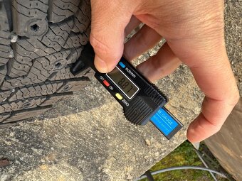 zimni pneu s Alu 225/50/17 - 10