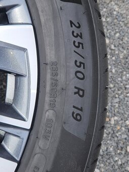 Pěkná, nová orig kola Škoda Kodiaq, Michelin 235/50/19 - 10