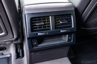 Volkswagen Touareg 3.0 TDI / TOP STAV / Night VIsion / Masáž - 10