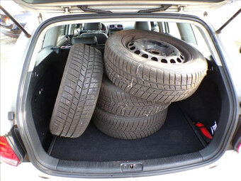 Volkswagen Golf 1,6 TDI KŮŽE,ZIMNÍ KOLA - 10