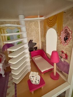 Dřevěný domeček pro panenky Barbie - 10
