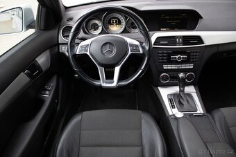 Krásný Mercedes-Benz C 250 Coupé s benzínovým motorem - 10
