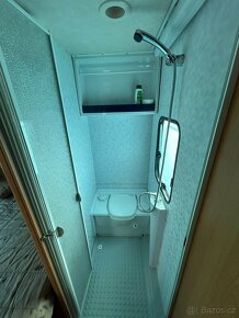 Karavan ADRIA Unica 462 DB, rok 2000, oddělená sprcha - 10