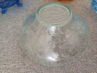 Skleněné mísy a tacy - 10