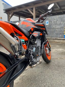 KTM 890 DUKE GP - 10