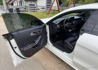 Mercedes-Benz CLA 250 4Matic 7G-DCT AMG Line - 10