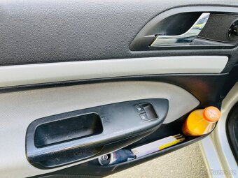 ŠKODA OCTAVIA 1.6 i BENZÍN COMBI VYHŘEV SEDADEL - 10