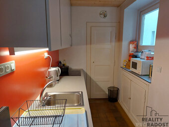 Pronájem bytu 2+KK, 47m2 + balkon 3m2, Praha 3, Biskupcova u - 10