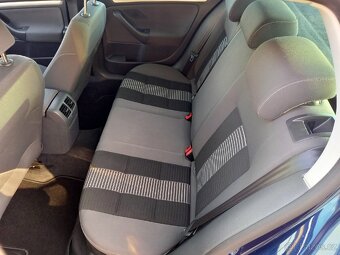VW Golf V 1.6 MPI 75 kw UNITED - 10