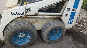 Smykový nakladač bobcat 743 - 10