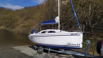 Loď Plachetnice PHOBOS 21 + motor SUZUKI DF5L + man. přívěs - 10