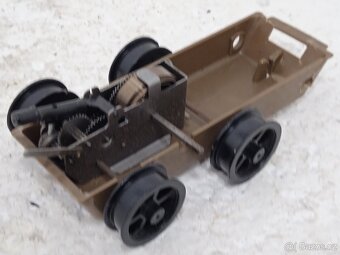 Retro obrněný transportér na klíček IGRA - 10
