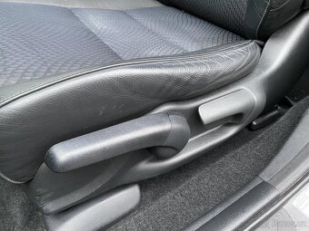 Honda Civic 1.4i , 73 kW benzín, 2010 - 10
