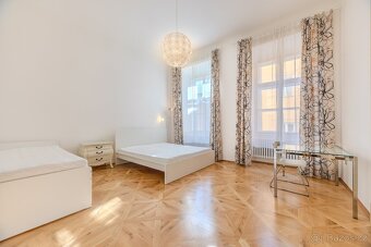 Prodej dvou bytů v jednom – 127 m2 v centru u Karlova mostu, - 10