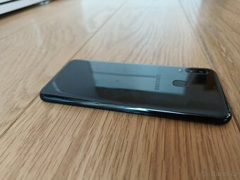 Samsung Galaxy A20e-5.8"HD+/3GB/32GB/NFC/Dual SIM+SD trislo - 10