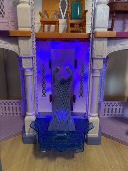 Disney Frozen 2 velký hrad Arendelle - 10