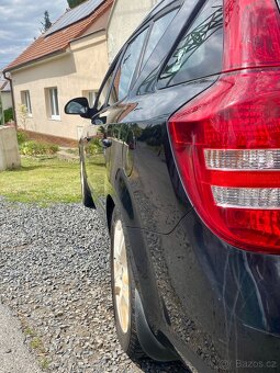 Kia Ceed kombi 1.6 crdi 85kw najeto 211000km - 10