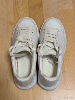 Alexander McQueen - 10