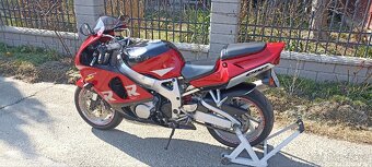 Honda CBR 900RR Fireblade 1999 SC33 - 10