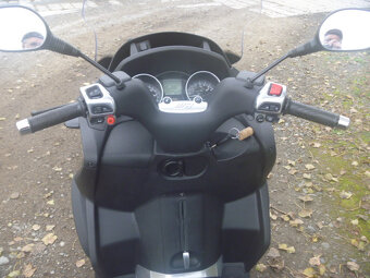 PIAGGIO MP3 RL 500 LT najeto pouze 1763 km - 10
