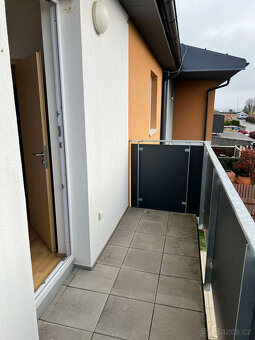 Pronájem bytu 2+kk s balkonem - 10