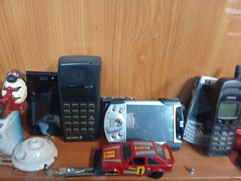 Predám 100ks mobilov - 10