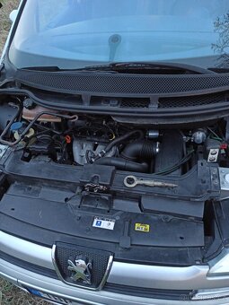 Prodám Peugeot 807 2.2i +LPG. Nájezd motoru 186.000Km - 10
