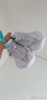 Úplně nové tenisky Yeezy Boost 350 V2 "Static" 43 - 10