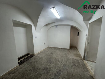 Pronájem komerčního prostoru v Plané - nám.... - 10