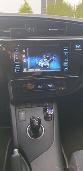 Toyota Auris 1.8 Hybrid, výbava Selection - 10