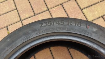 Letní pneumatiky CONTINENTAL 235/45 R18 zánovní 95% DOT 23 - 10