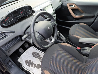 Peugeot 208 Style 1.2 60KW, servis, PĚKNÝ STAV - 10