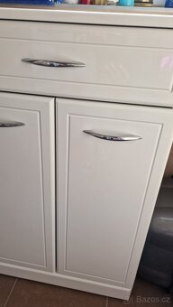 Koupelnová skříňka - 10