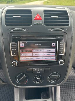 Volkswagen Golf V 1,4i 55KW PARKOVACÍ SENZORY - 10