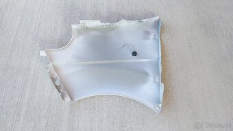 Renault Trafic –  Blatníky přední bílé - 10