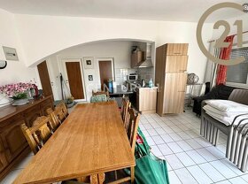 Prodej rodinného domu s terasou a venkovní kuchyní (220 m2), - 10