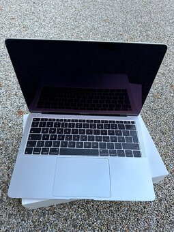 MacBook AIR 13” 2019 250gb SSD - 10